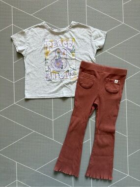Easy Peasy|Baby girl/toddler set,Gray boxy graphic Tee & ribbed flare leggings•